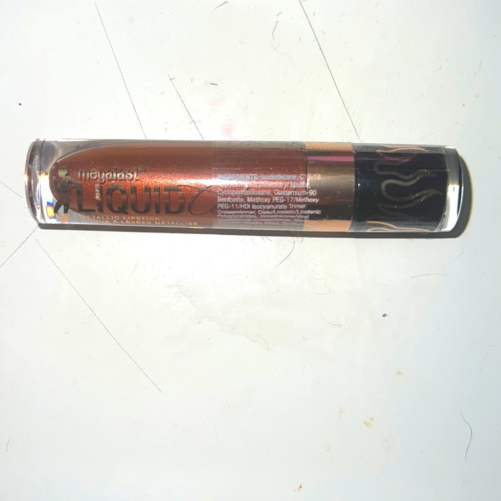 Wet N’ Wild Liquid Catsuit Metallic Lipstick “Queen’s Blood”